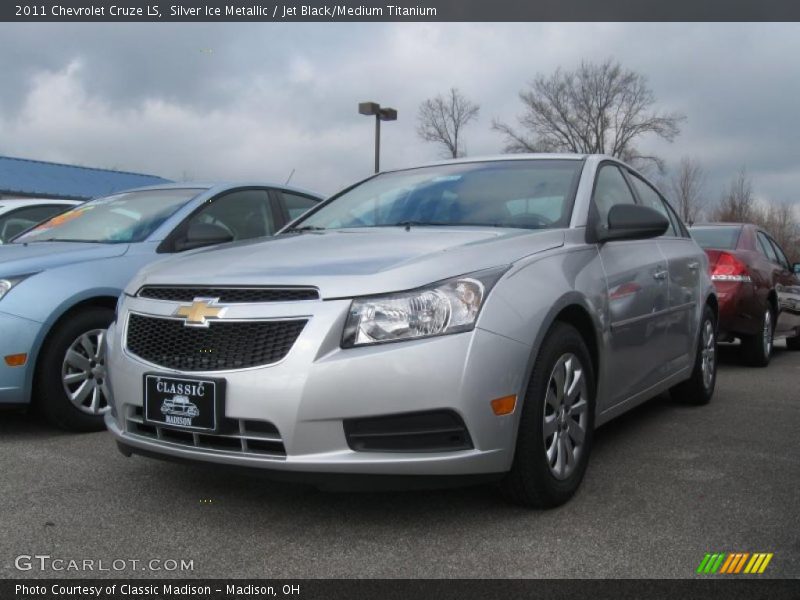 Silver Ice Metallic / Jet Black/Medium Titanium 2011 Chevrolet Cruze LS