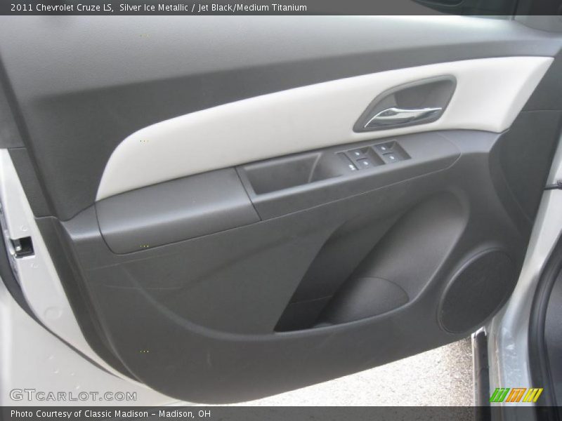 Silver Ice Metallic / Jet Black/Medium Titanium 2011 Chevrolet Cruze LS
