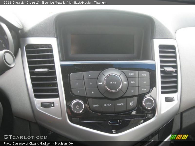 Silver Ice Metallic / Jet Black/Medium Titanium 2011 Chevrolet Cruze LS