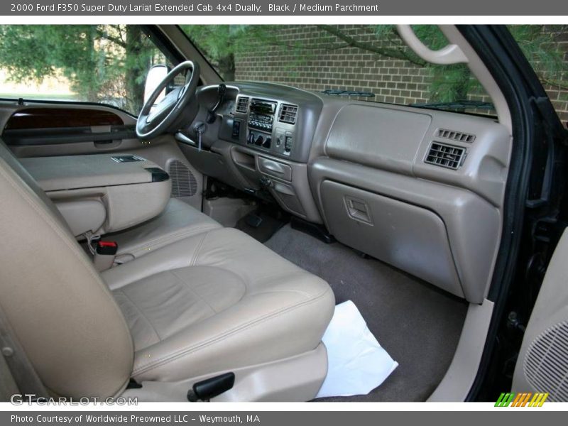 Dashboard of 2000 F350 Super Duty Lariat Extended Cab 4x4 Dually