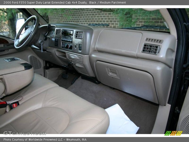 Dashboard of 2000 F350 Super Duty Lariat Extended Cab 4x4 Dually