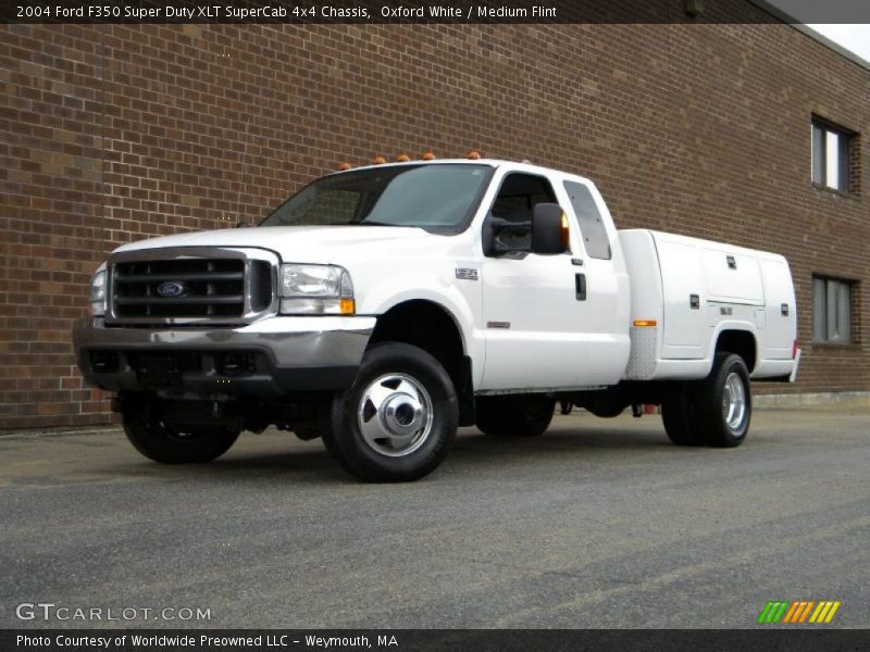 Oxford White / Medium Flint 2004 Ford F350 Super Duty XLT SuperCab 4x4 Chassis