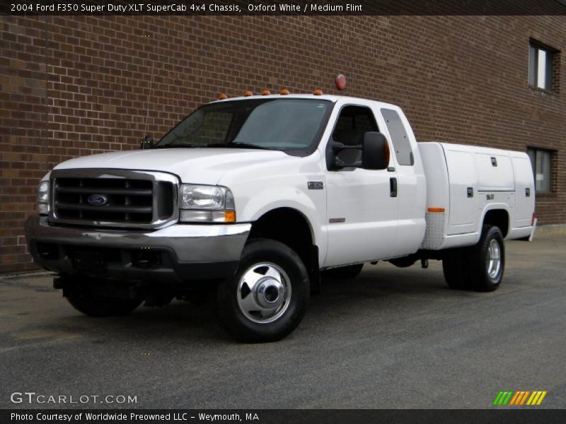 Oxford White / Medium Flint 2004 Ford F350 Super Duty XLT SuperCab 4x4 Chassis