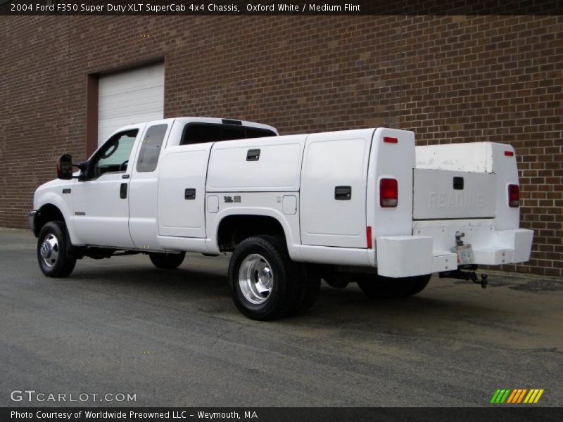 Oxford White / Medium Flint 2004 Ford F350 Super Duty XLT SuperCab 4x4 Chassis