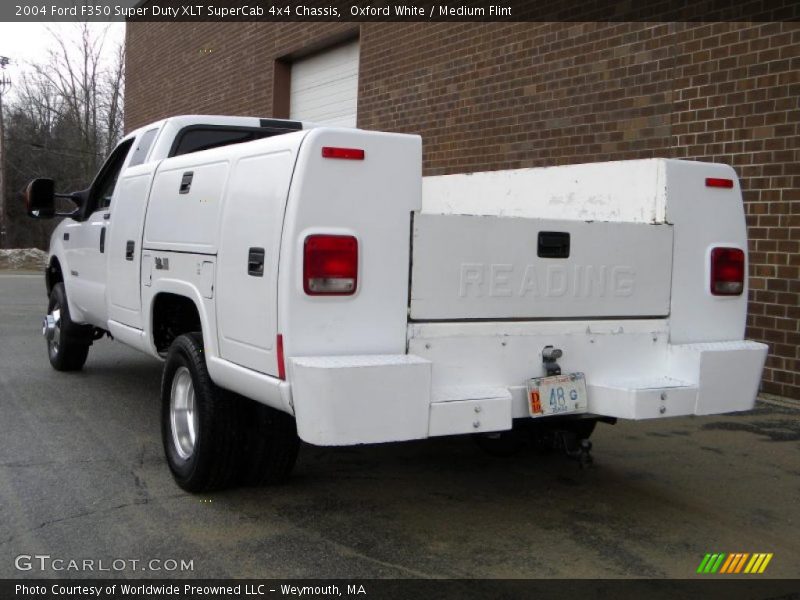 Oxford White / Medium Flint 2004 Ford F350 Super Duty XLT SuperCab 4x4 Chassis