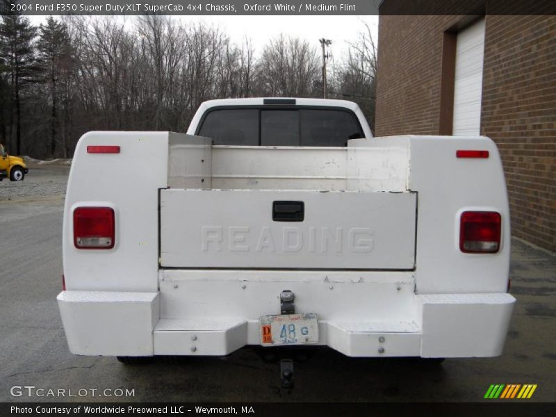Oxford White / Medium Flint 2004 Ford F350 Super Duty XLT SuperCab 4x4 Chassis