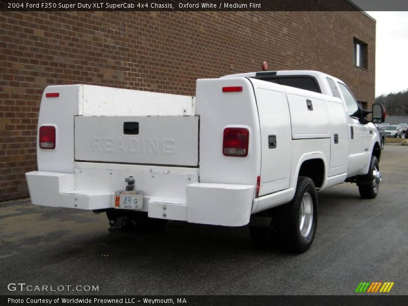 Oxford White / Medium Flint 2004 Ford F350 Super Duty XLT SuperCab 4x4 Chassis