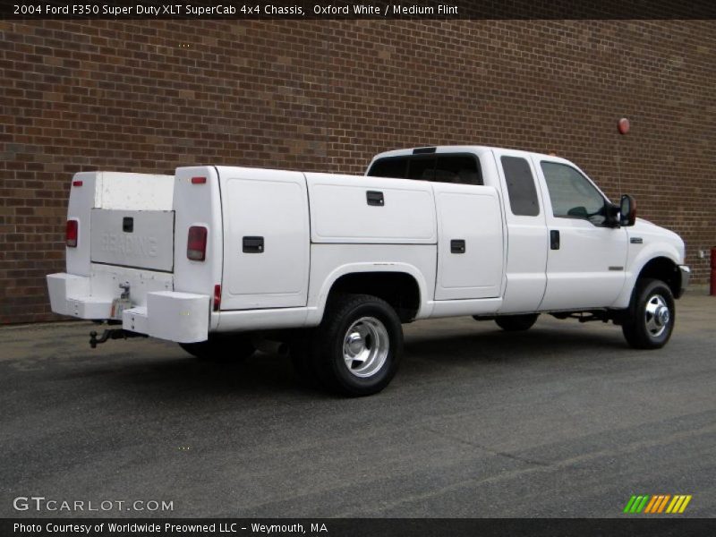Oxford White / Medium Flint 2004 Ford F350 Super Duty XLT SuperCab 4x4 Chassis