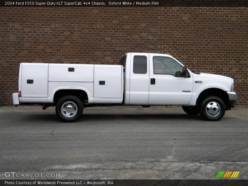 Oxford White / Medium Flint 2004 Ford F350 Super Duty XLT SuperCab 4x4 Chassis