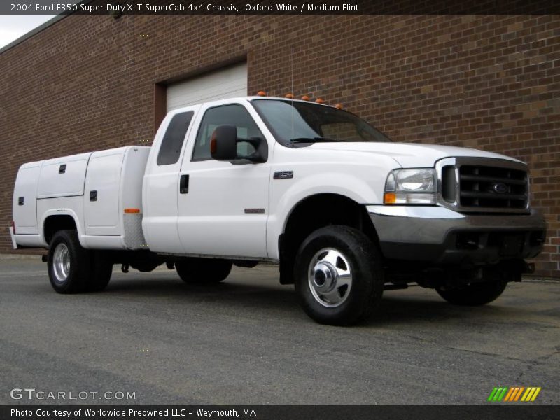Oxford White / Medium Flint 2004 Ford F350 Super Duty XLT SuperCab 4x4 Chassis