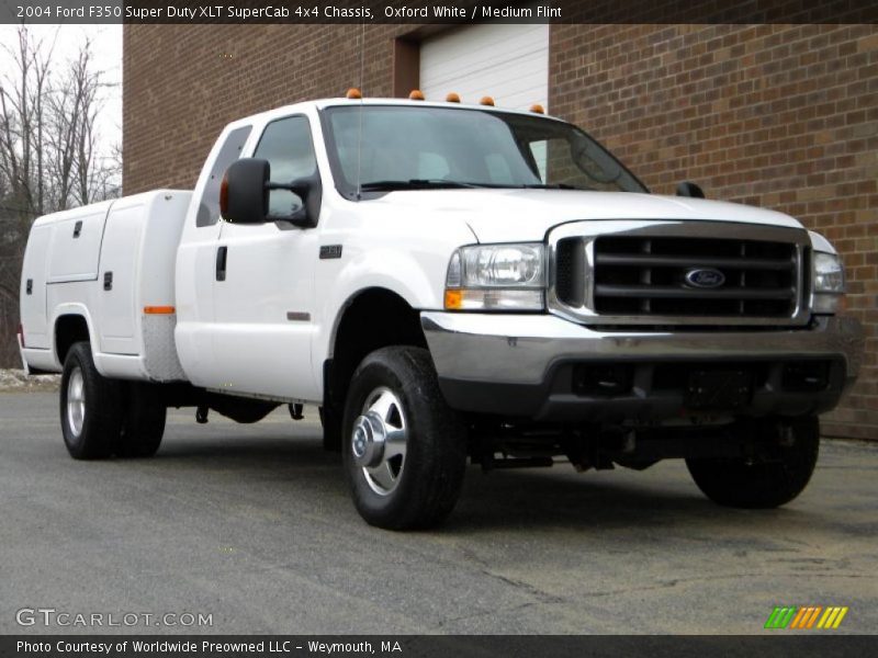 Oxford White / Medium Flint 2004 Ford F350 Super Duty XLT SuperCab 4x4 Chassis