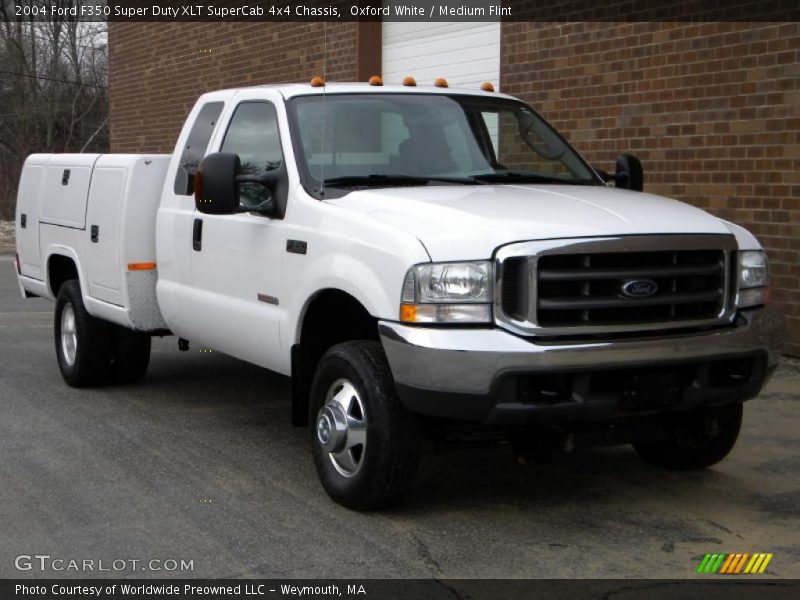 Oxford White / Medium Flint 2004 Ford F350 Super Duty XLT SuperCab 4x4 Chassis