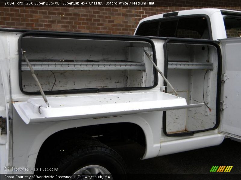 Oxford White / Medium Flint 2004 Ford F350 Super Duty XLT SuperCab 4x4 Chassis