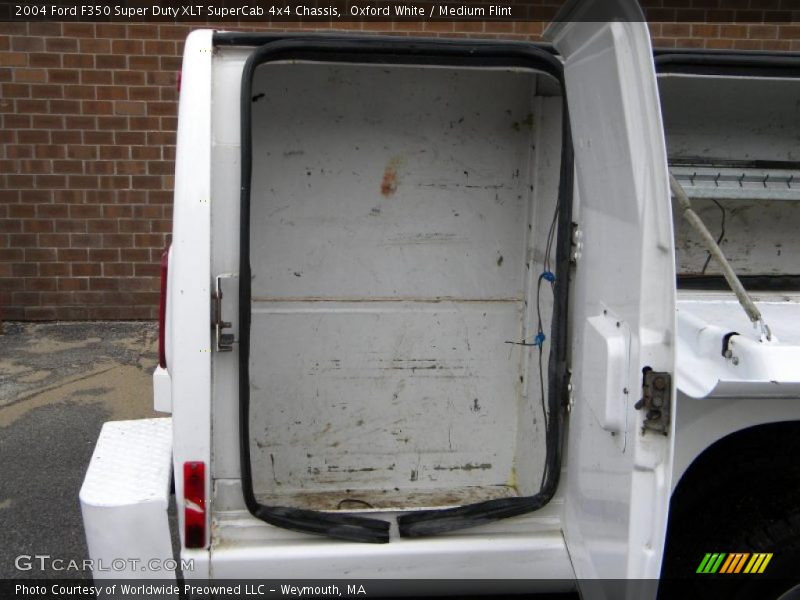 Oxford White / Medium Flint 2004 Ford F350 Super Duty XLT SuperCab 4x4 Chassis