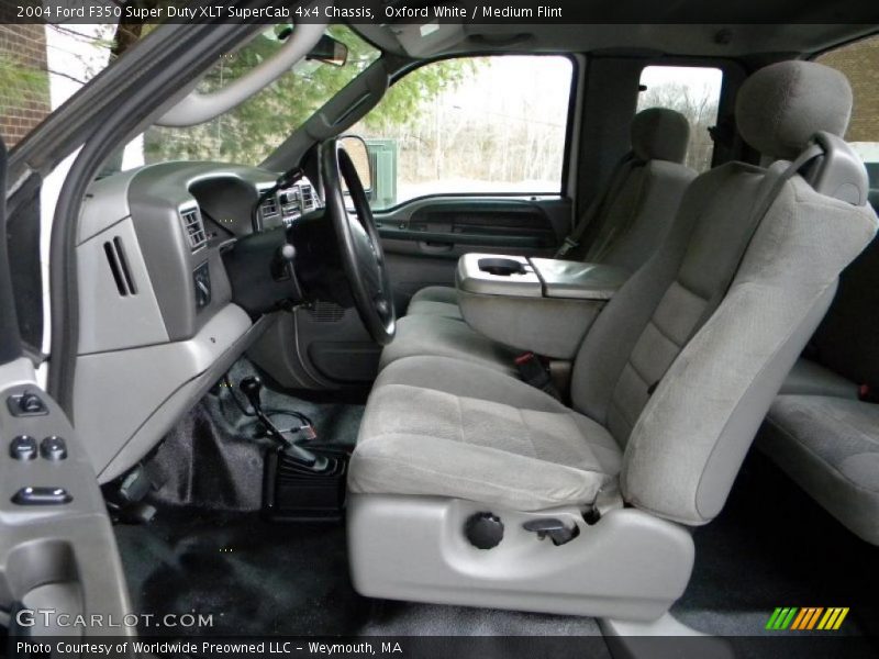 Oxford White / Medium Flint 2004 Ford F350 Super Duty XLT SuperCab 4x4 Chassis