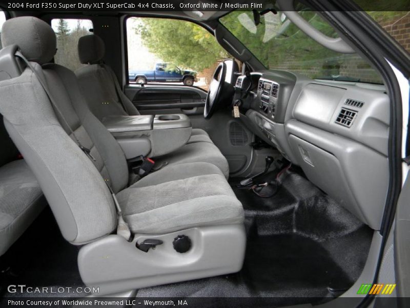 Oxford White / Medium Flint 2004 Ford F350 Super Duty XLT SuperCab 4x4 Chassis