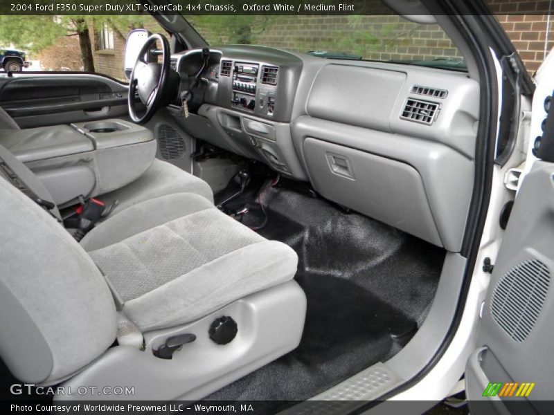 Oxford White / Medium Flint 2004 Ford F350 Super Duty XLT SuperCab 4x4 Chassis