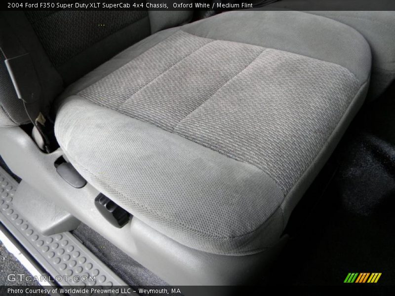 Oxford White / Medium Flint 2004 Ford F350 Super Duty XLT SuperCab 4x4 Chassis
