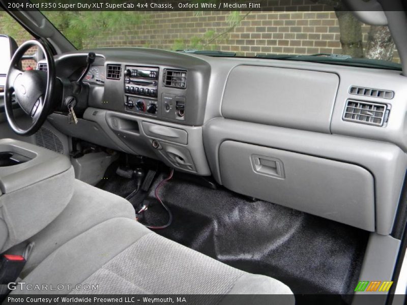 Oxford White / Medium Flint 2004 Ford F350 Super Duty XLT SuperCab 4x4 Chassis