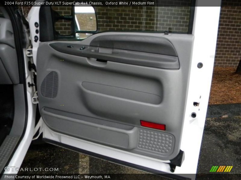Oxford White / Medium Flint 2004 Ford F350 Super Duty XLT SuperCab 4x4 Chassis