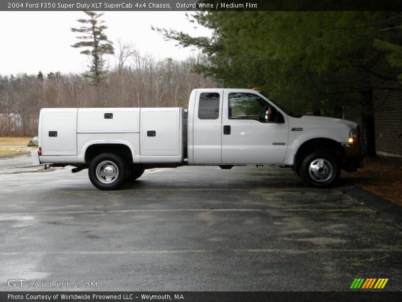 Oxford White / Medium Flint 2004 Ford F350 Super Duty XLT SuperCab 4x4 Chassis