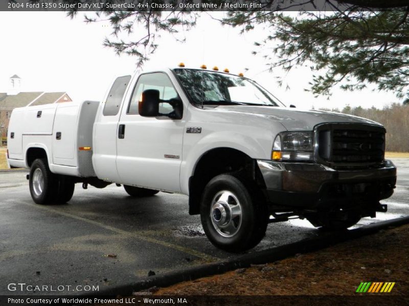 Oxford White / Medium Flint 2004 Ford F350 Super Duty XLT SuperCab 4x4 Chassis