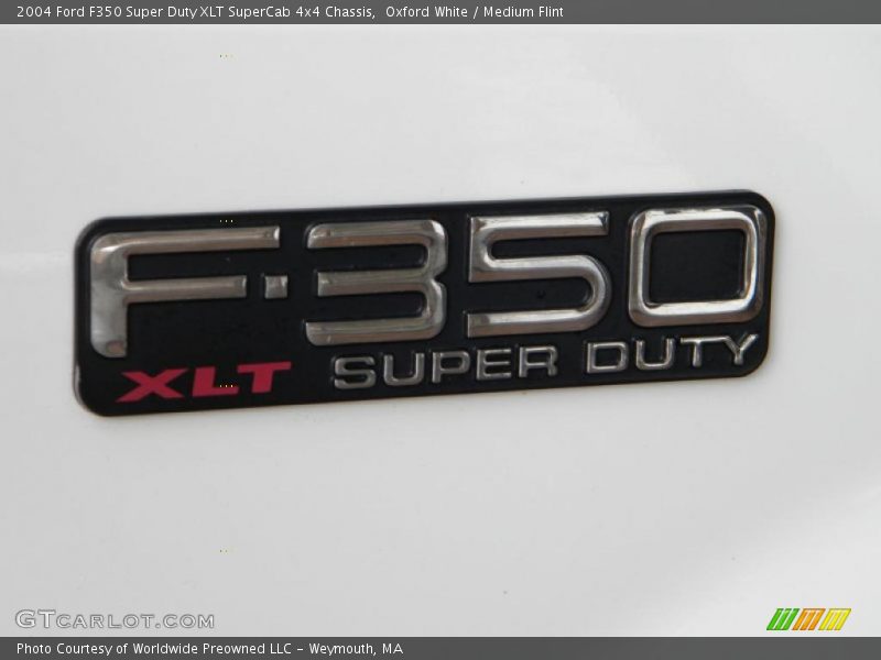 Oxford White / Medium Flint 2004 Ford F350 Super Duty XLT SuperCab 4x4 Chassis