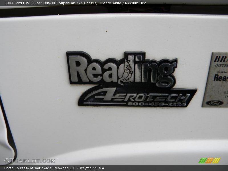 Oxford White / Medium Flint 2004 Ford F350 Super Duty XLT SuperCab 4x4 Chassis