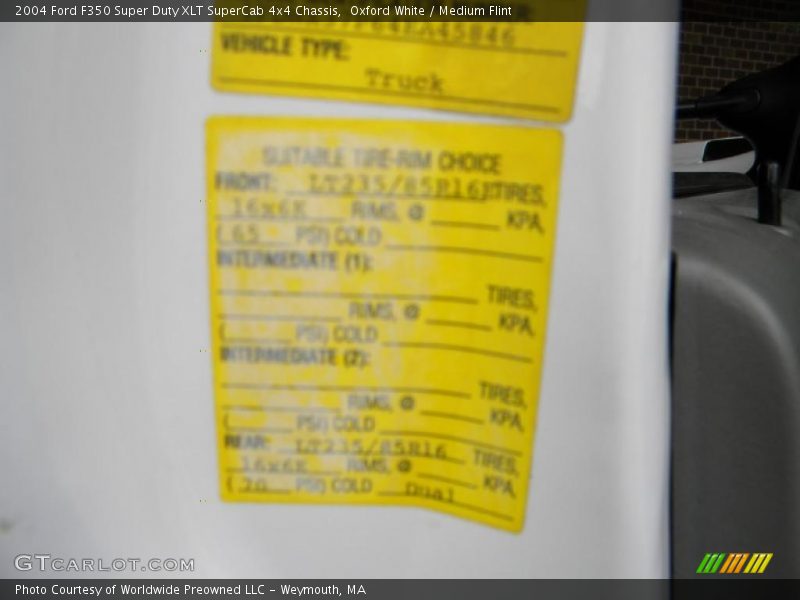 Oxford White / Medium Flint 2004 Ford F350 Super Duty XLT SuperCab 4x4 Chassis