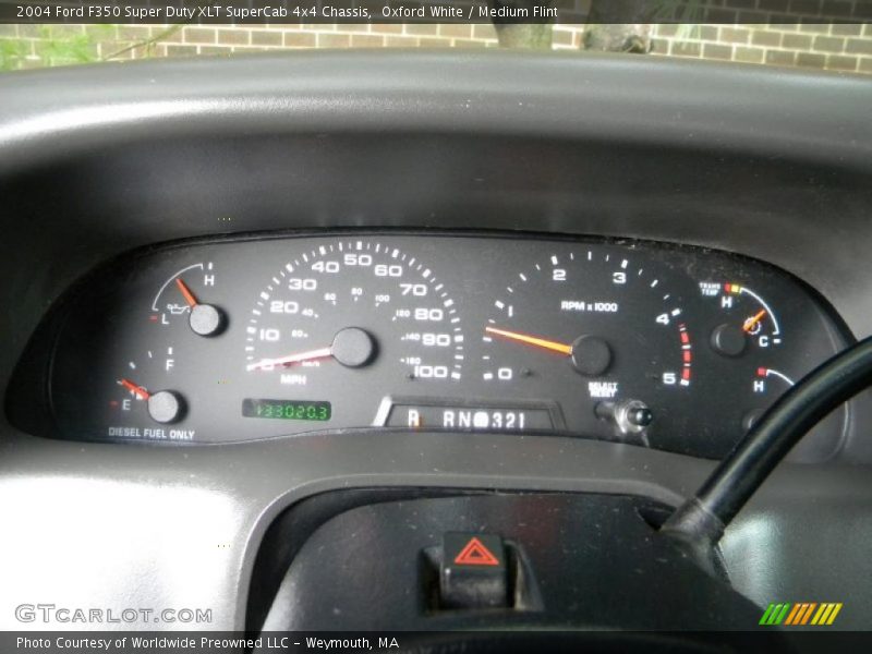 Oxford White / Medium Flint 2004 Ford F350 Super Duty XLT SuperCab 4x4 Chassis