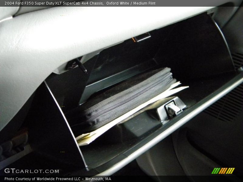 Oxford White / Medium Flint 2004 Ford F350 Super Duty XLT SuperCab 4x4 Chassis