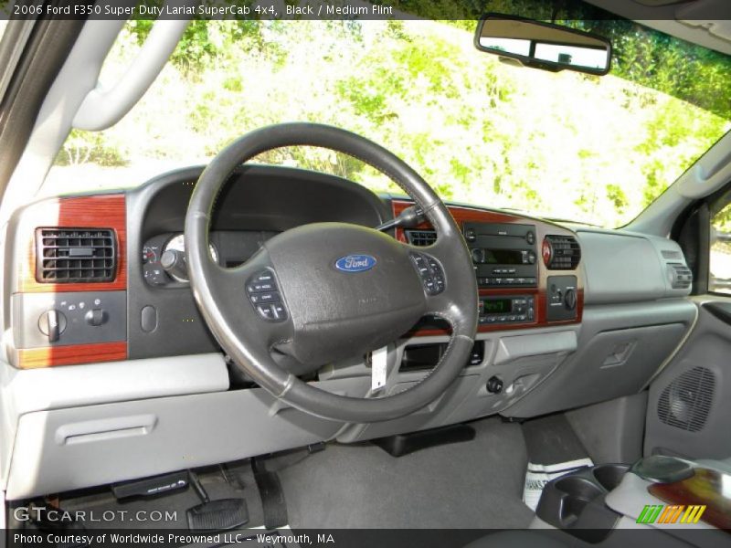 Dashboard of 2006 F350 Super Duty Lariat SuperCab 4x4