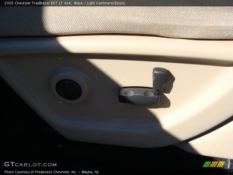 Black / Light Cashmere/Ebony 2005 Chevrolet TrailBlazer EXT LT 4x4
