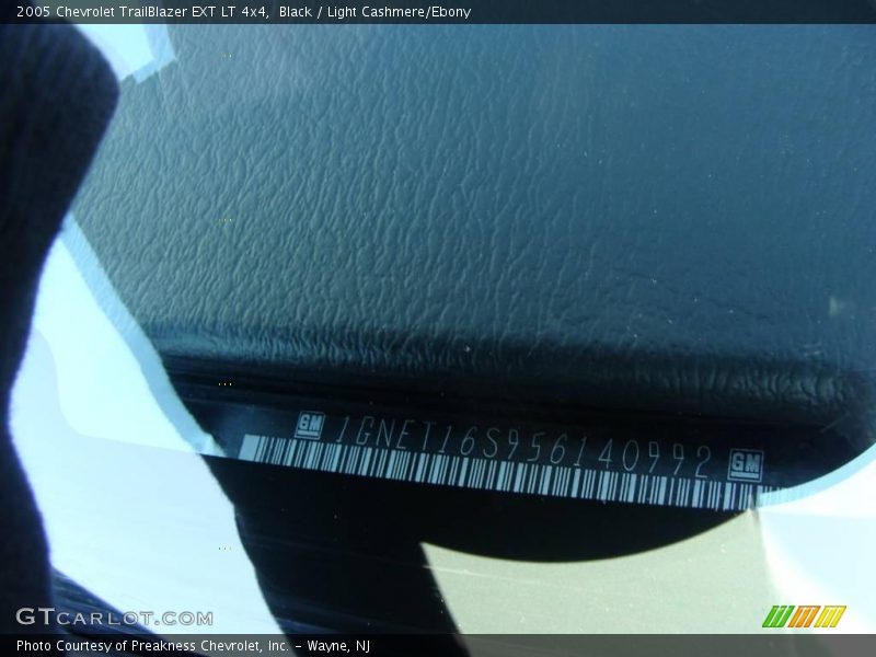 Black / Light Cashmere/Ebony 2005 Chevrolet TrailBlazer EXT LT 4x4