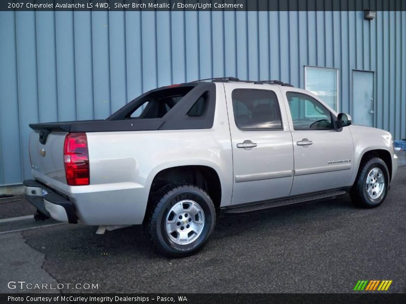 Silver Birch Metallic / Ebony/Light Cashmere 2007 Chevrolet Avalanche LS 4WD