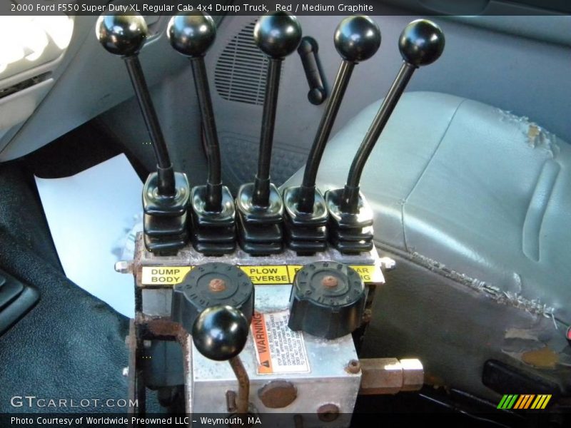 Controls of 2000 F550 Super Duty XL Regular Cab 4x4 Dump Truck