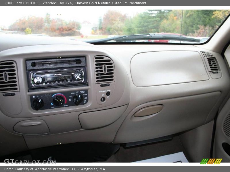 Harvest Gold Metallic / Medium Parchment 2000 Ford F150 XLT Extended Cab 4x4