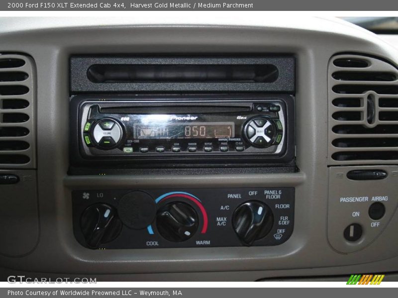 Harvest Gold Metallic / Medium Parchment 2000 Ford F150 XLT Extended Cab 4x4