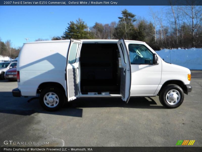 Oxford White / Medium Flint Grey 2007 Ford E Series Van E150 Commercial
