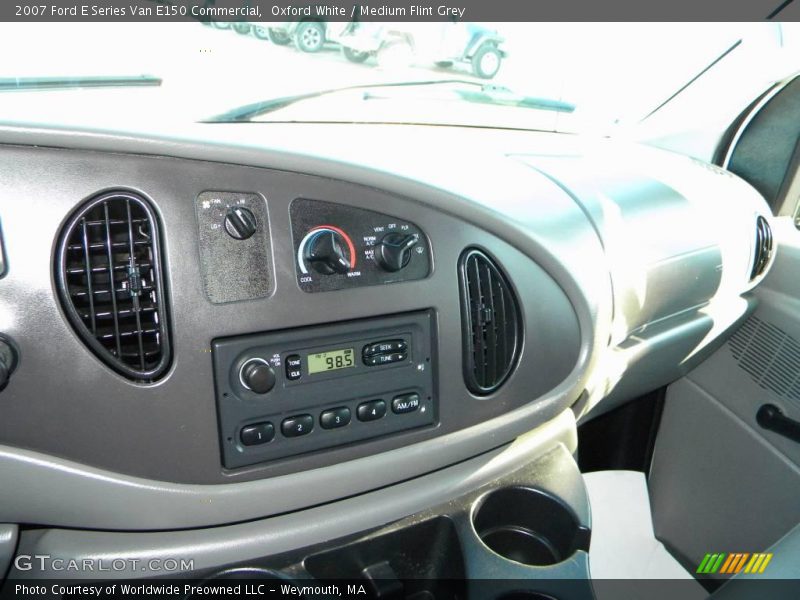 Oxford White / Medium Flint Grey 2007 Ford E Series Van E150 Commercial