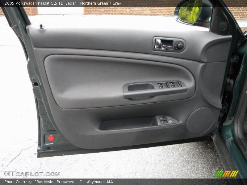 Door Panel of 2005 Passat GLS TDI Sedan