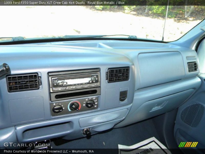 Dashboard of 1999 F350 Super Duty XLT Crew Cab 4x4 Dually