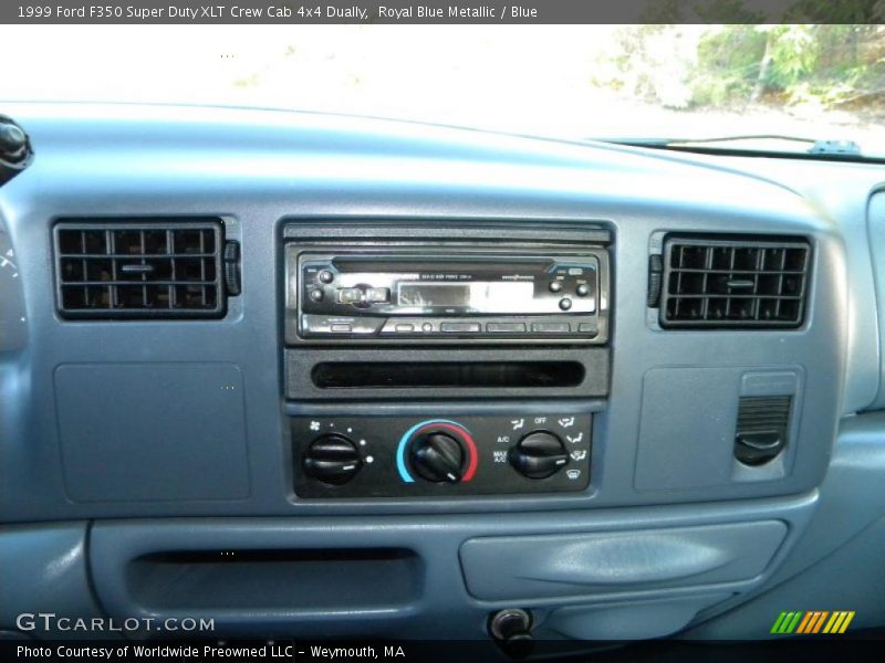 Controls of 1999 F350 Super Duty XLT Crew Cab 4x4 Dually