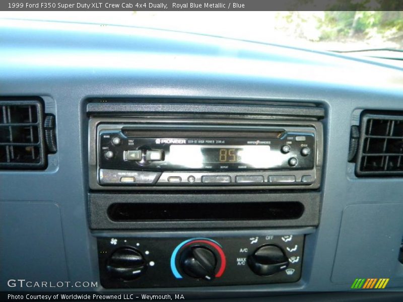 Controls of 1999 F350 Super Duty XLT Crew Cab 4x4 Dually