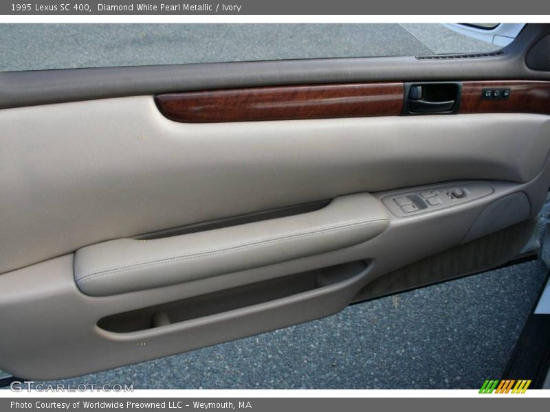 Diamond White Pearl Metallic / Ivory 1995 Lexus SC 400