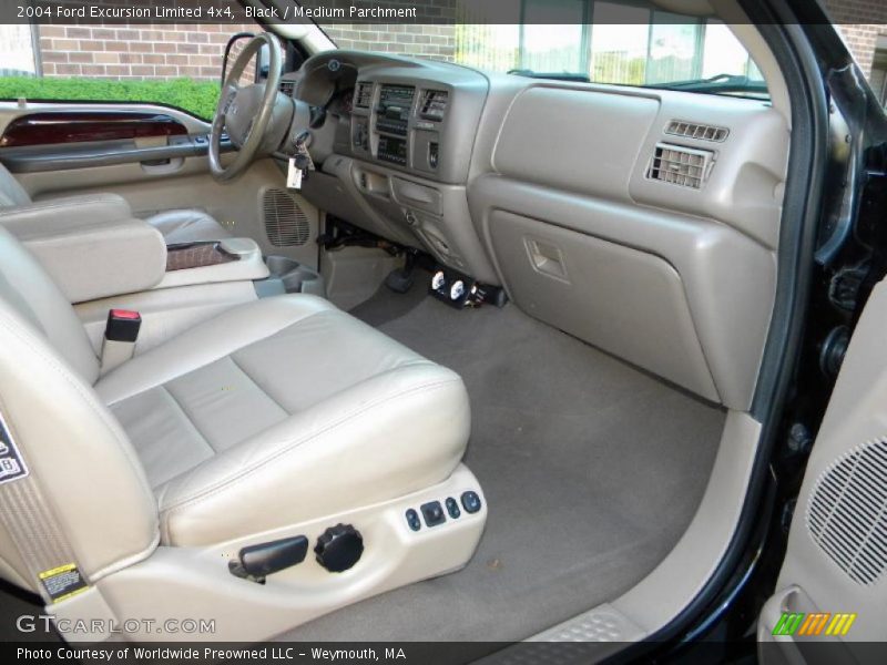 Dashboard of 2004 Excursion Limited 4x4