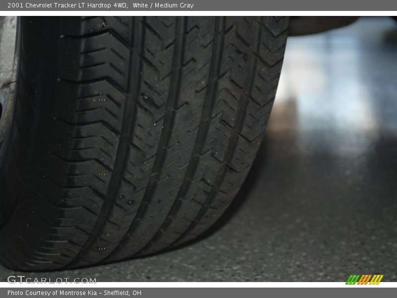 White / Medium Gray 2001 Chevrolet Tracker LT Hardtop 4WD