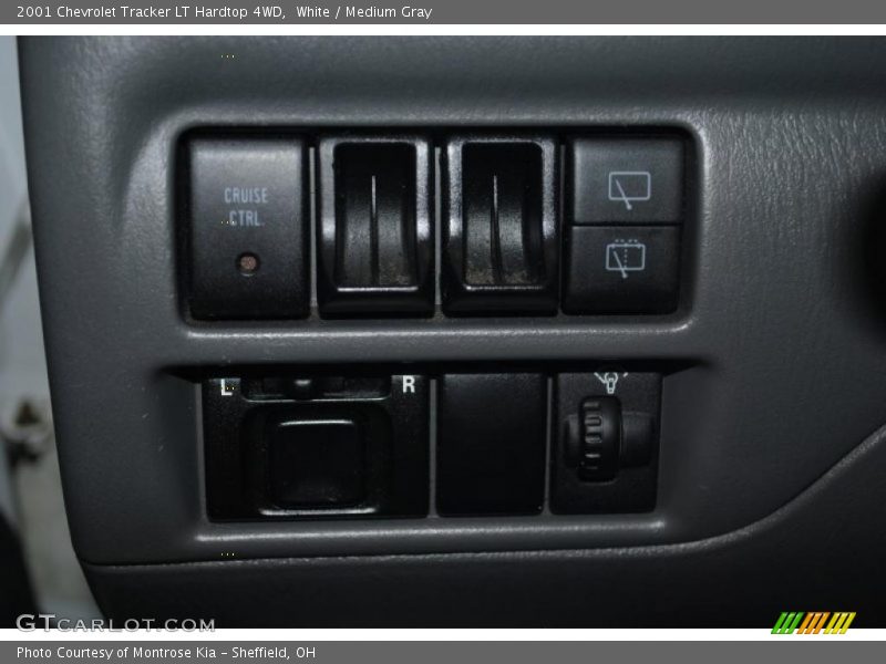 White / Medium Gray 2001 Chevrolet Tracker LT Hardtop 4WD