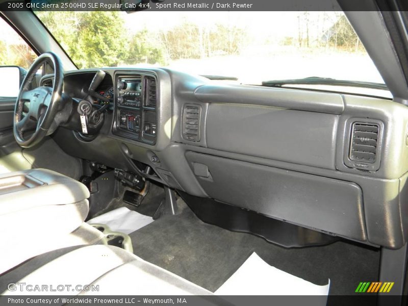 Dashboard of 2005 Sierra 2500HD SLE Regular Cab 4x4