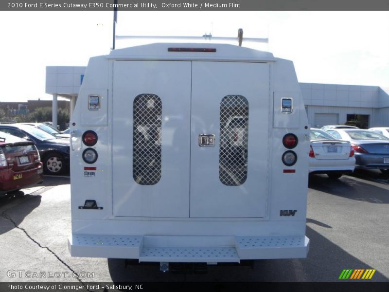 Oxford White / Medium Flint 2010 Ford E Series Cutaway E350 Commercial Utility